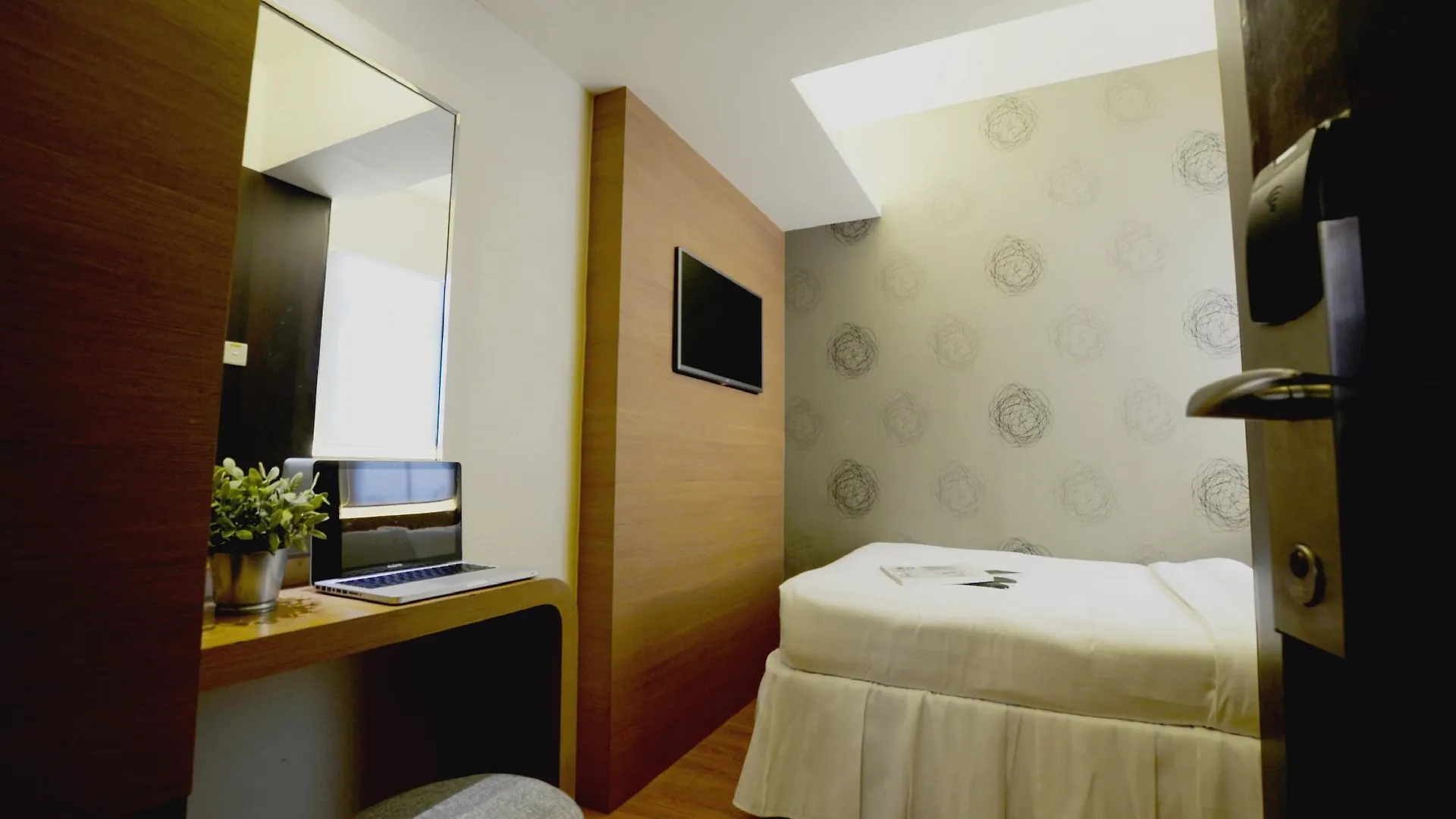 ***  Bridal Tea House Hotel - Yaumatei Hong Kong China