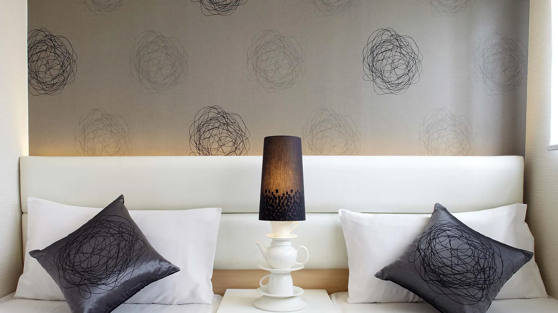 Bridal Tea House Hotel - Yaumatei Hong Kong